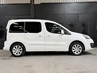 Used 2016 Peugeot Partner Tepee Allure White - Interior and Exterior details 4
