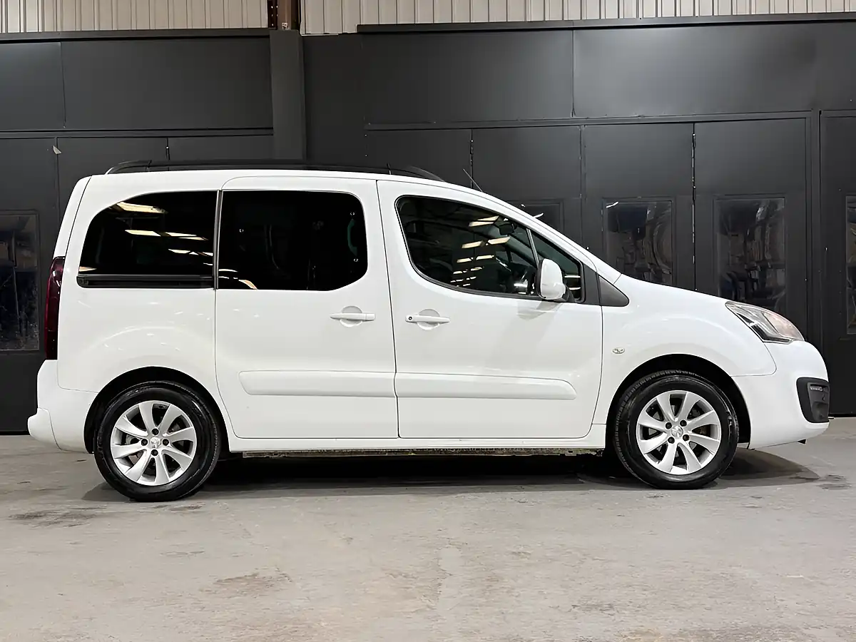 Used 2016 Peugeot Partner Tepee Allure White - Interior and Exterior details 4