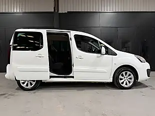Used 2016 Peugeot Partner Tepee Allure White - Interior and Exterior details 5