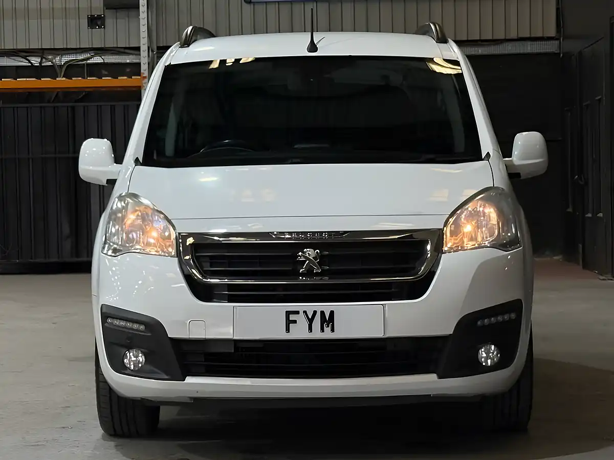 Used 2016 Peugeot Partner Tepee Allure White - Interior and Exterior details 8