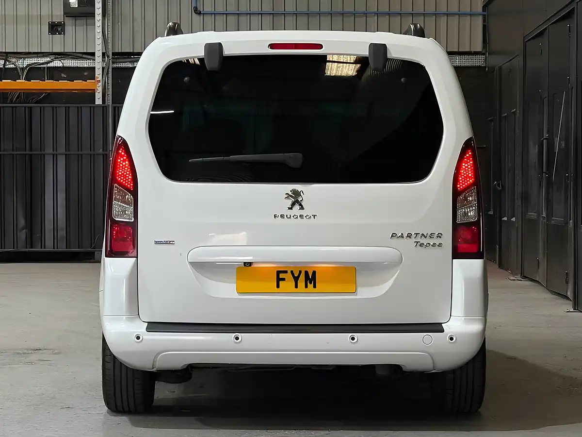 Used 2016 Peugeot Partner Tepee Allure White - Interior and Exterior details 9