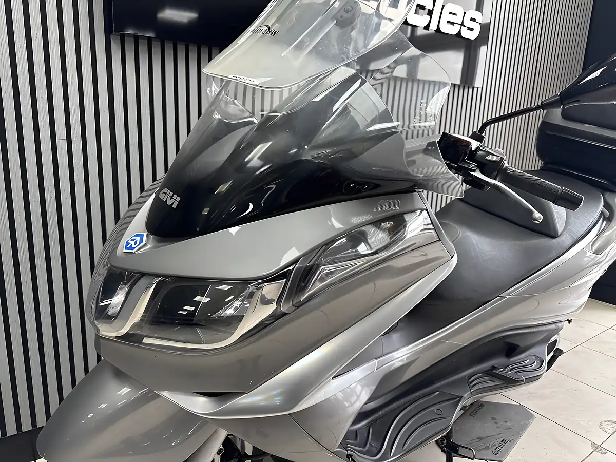 Used 2016 Piaggio X10 Grey - Interior and Exterior details 13