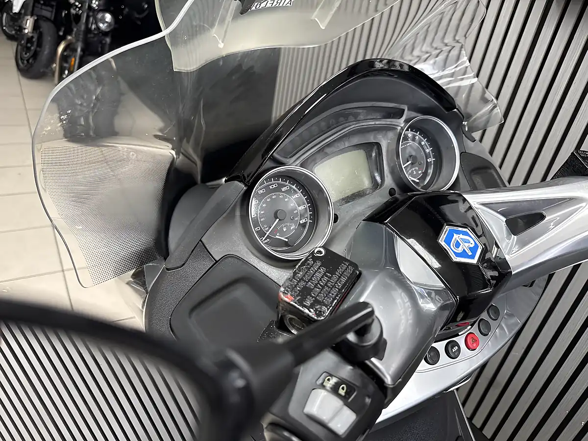 Used 2016 Piaggio X10 Grey - Interior and Exterior details 14