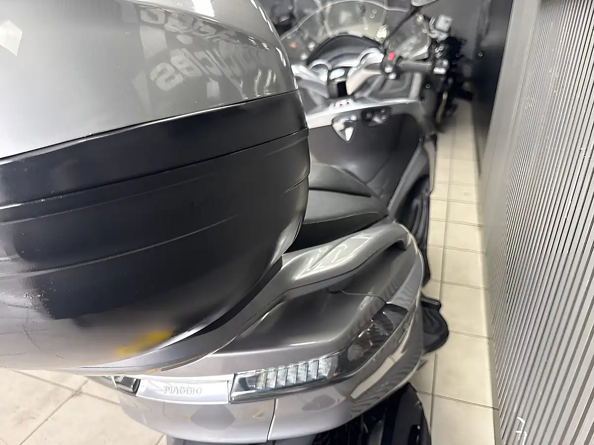 Used 2016 Piaggio X10 Grey - Interior and Exterior details 17