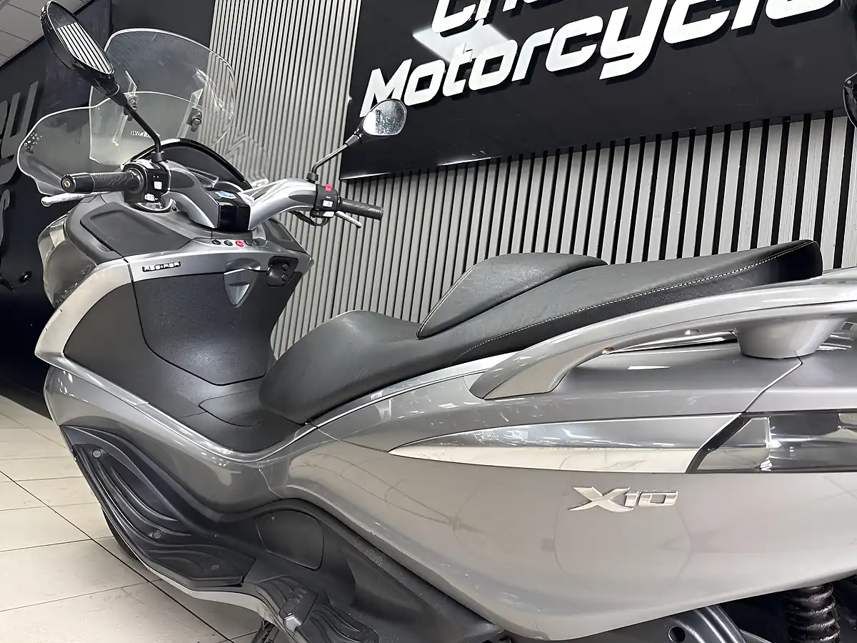 Used 2016 Piaggio X10 Grey - Interior and Exterior details 19