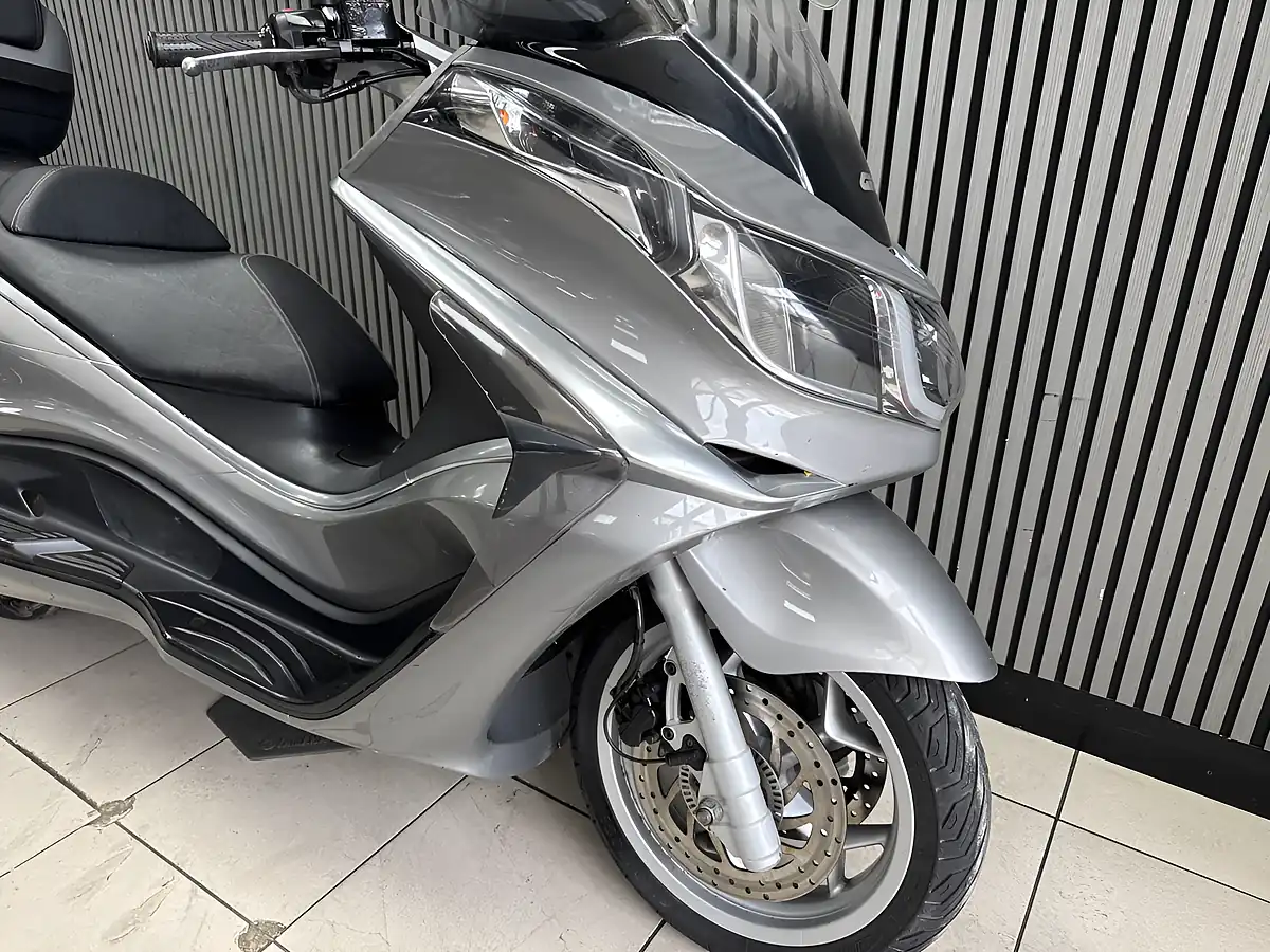Used 2016 Piaggio X10 Grey - Interior and Exterior details 3