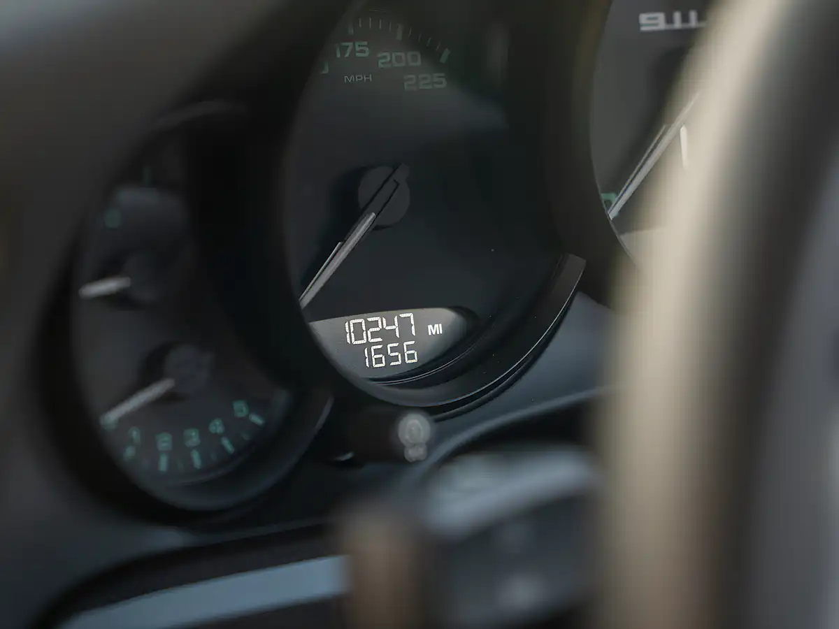 Used 2016 Porsche 911 R White - Interior and Exterior details 13
