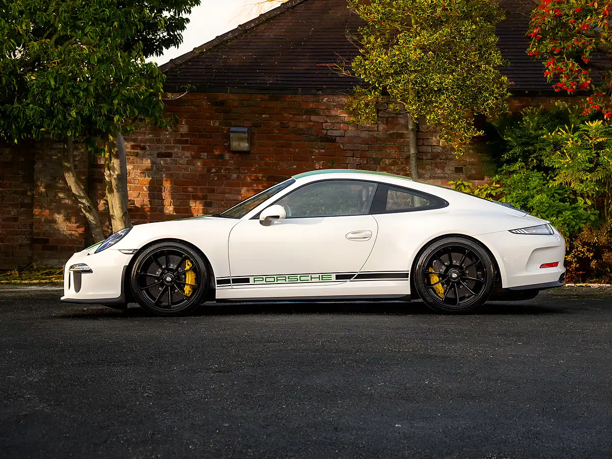 Used 2016 Porsche 911 R White - Interior and Exterior details 3