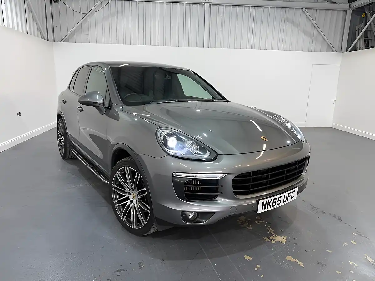 Used 2016 Porsche Cayenne Grey - Front View