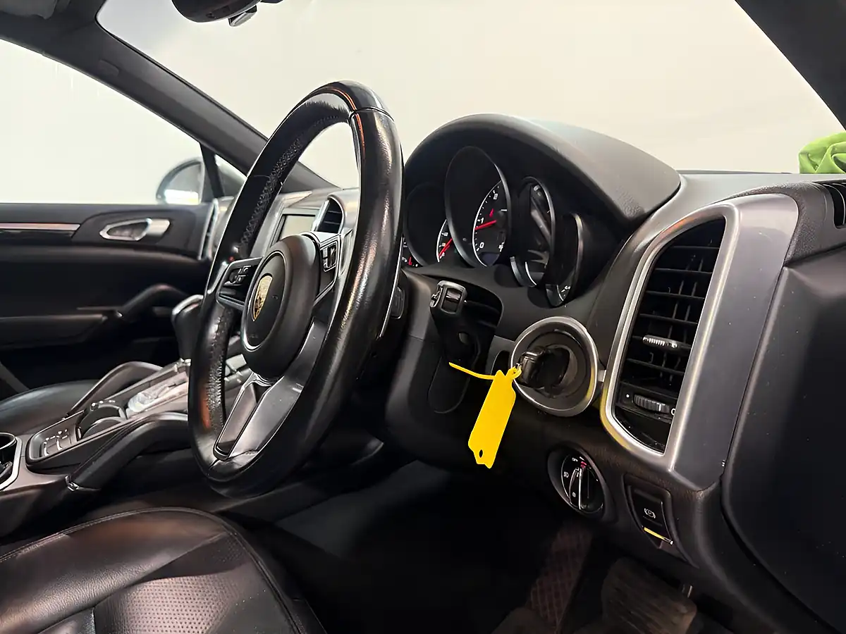Used 2016 Porsche Cayenne Grey - Interior and Exterior details 11
