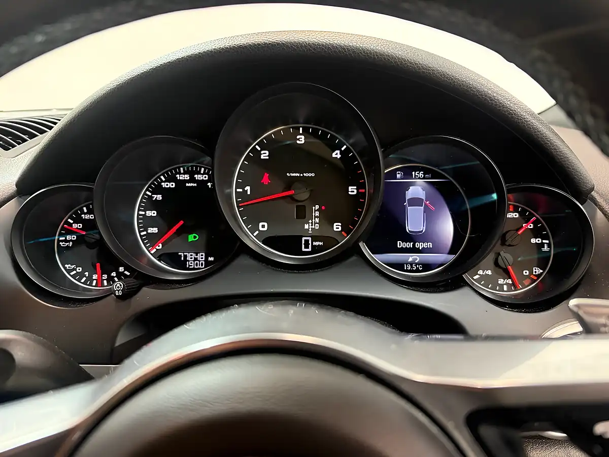 Used 2016 Porsche Cayenne Grey - Interior and Exterior details 15