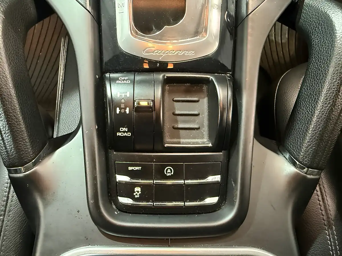 Used 2016 Porsche Cayenne Grey - Interior and Exterior details 17