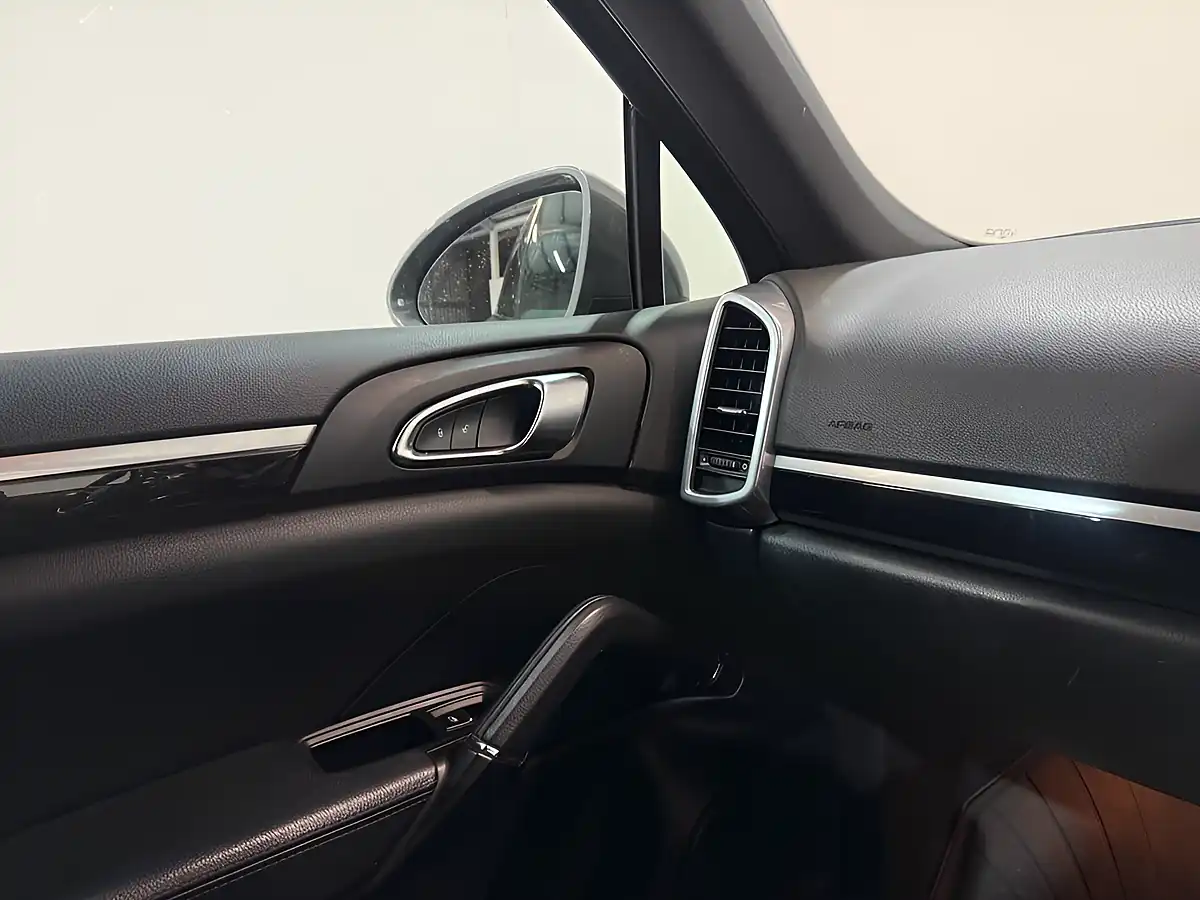 Used 2016 Porsche Cayenne Grey - Interior and Exterior details 18