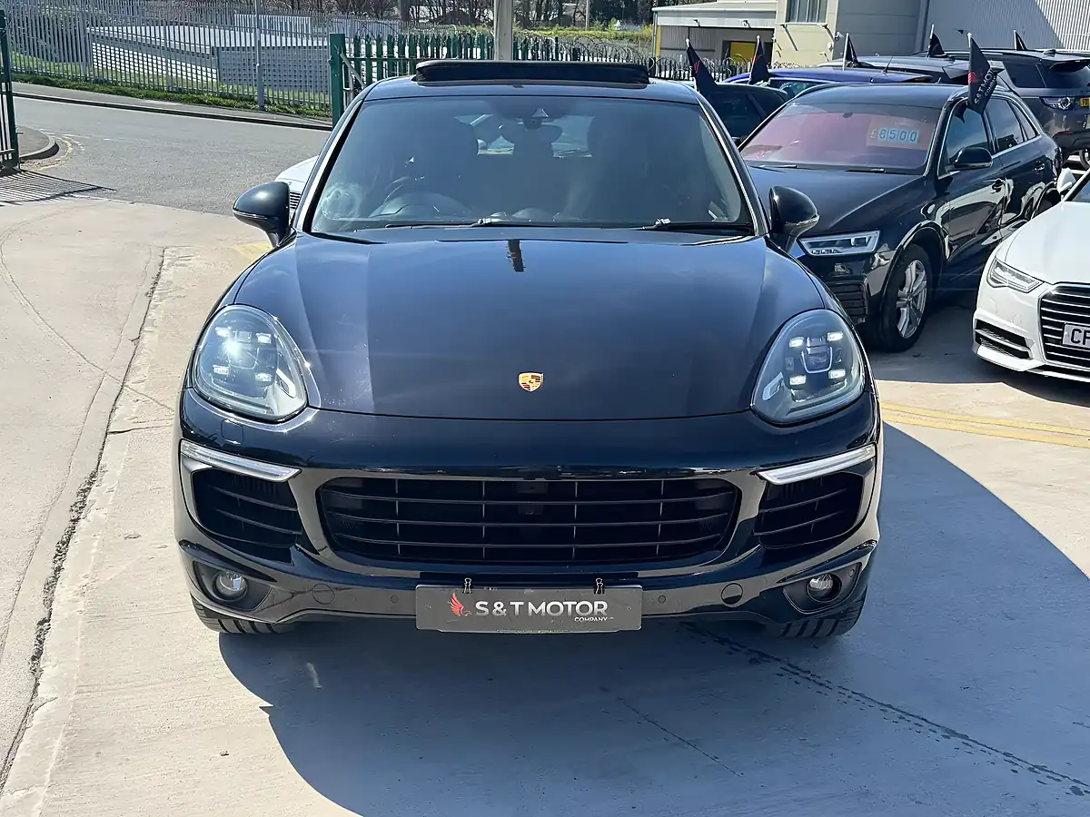 Used 2016 Porsche Cayenne Platinum Edition Black - Interior and Exterior details 3