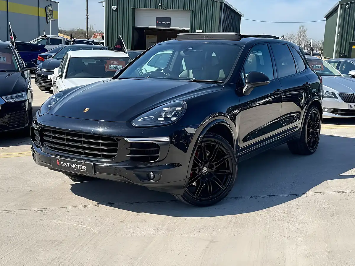 Used 2016 Porsche Cayenne Platinum Edition Black - Interior and Exterior details 6