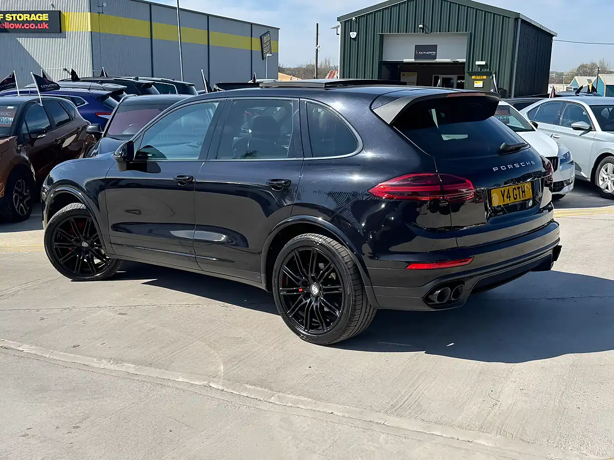 Used 2016 Porsche Cayenne Platinum Edition Black - Interior and Exterior details 7