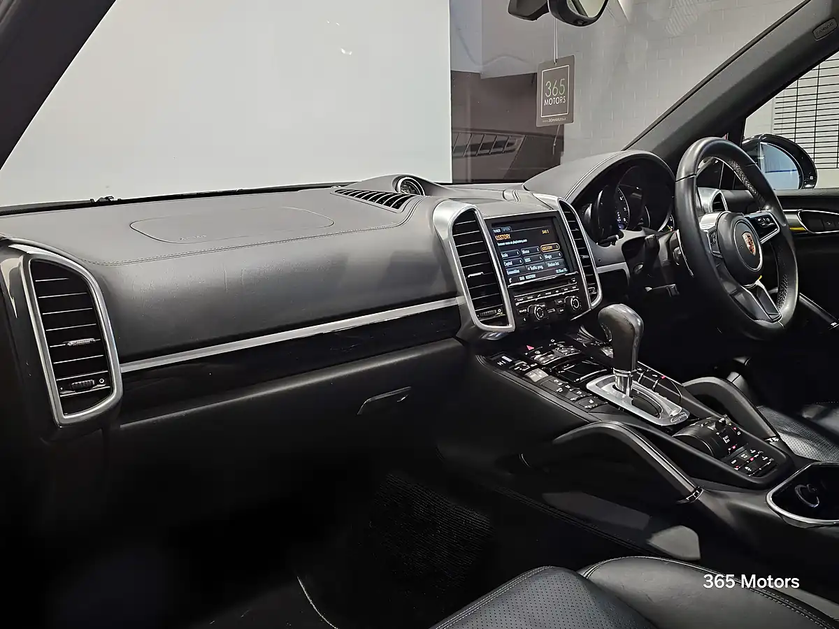 Used 2016 Porsche Cayenne S Black - Interior and Exterior details 4