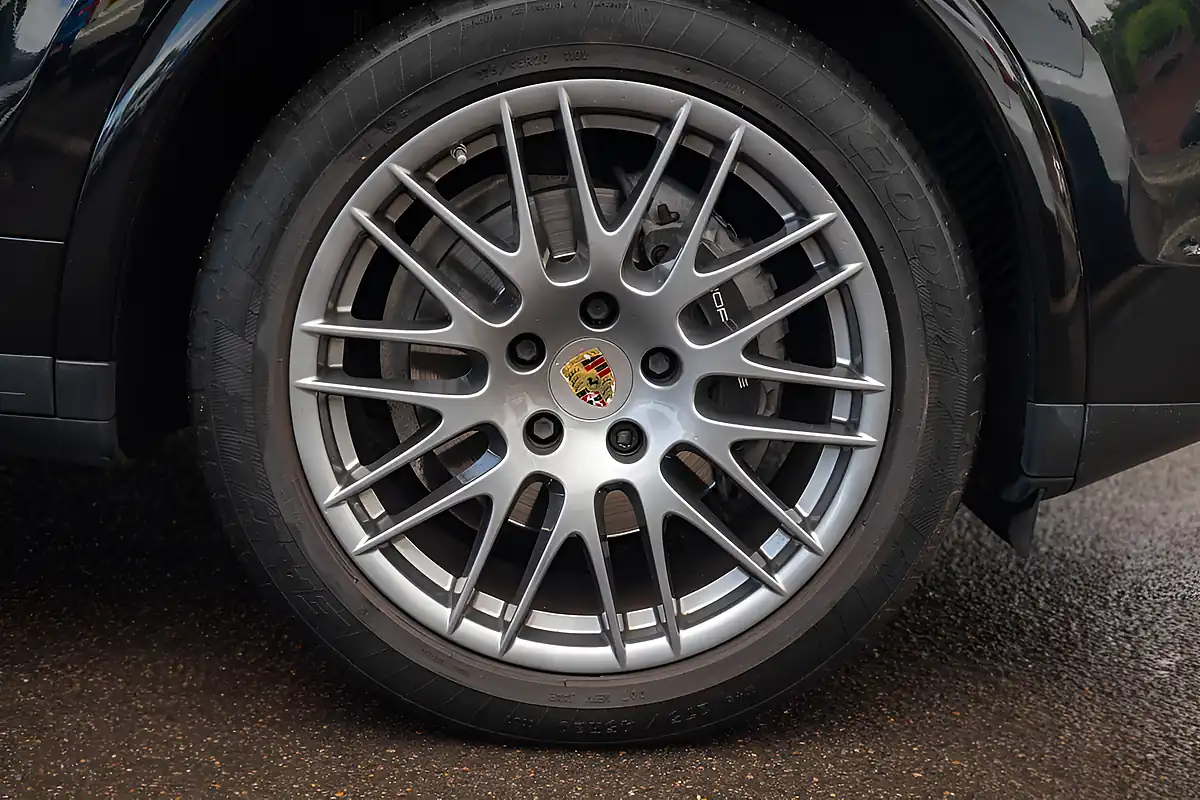 Used 2016 Porsche Cayenne S Jet Black Metallic - Interior and Exterior details 11