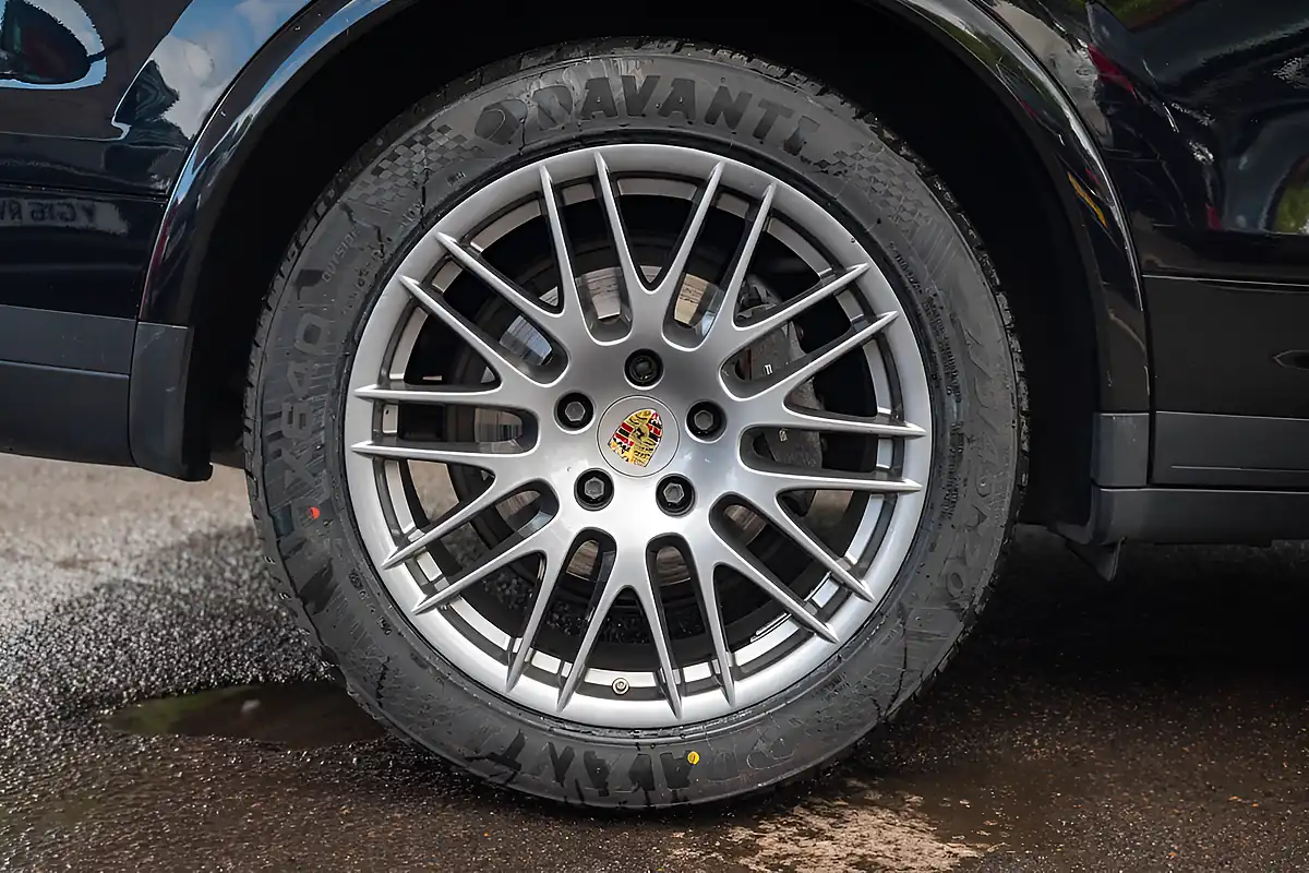 Used 2016 Porsche Cayenne S Jet Black Metallic - Interior and Exterior details 14
