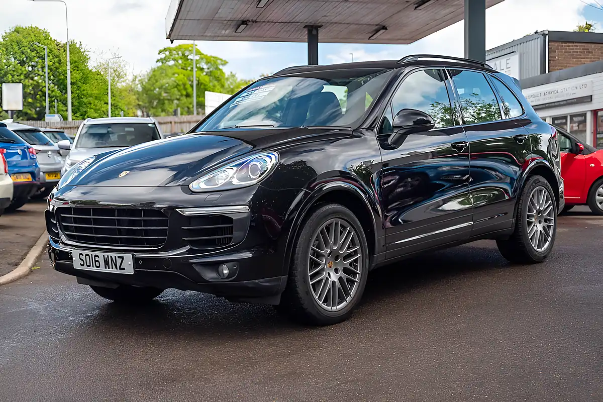 Used 2016 Porsche Cayenne S Jet Black Metallic - Interior and Exterior details 4