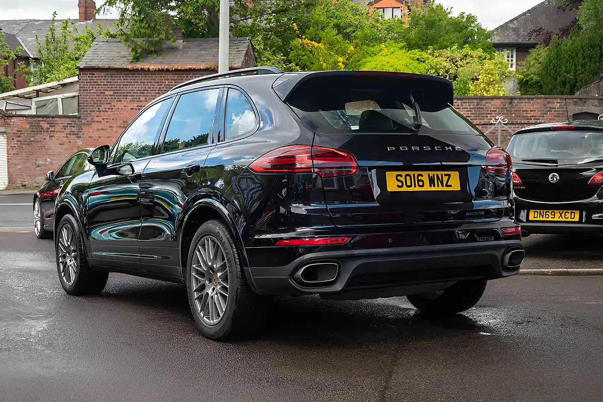 Used 2016 Porsche Cayenne S Jet Black Metallic - Interior and Exterior details 6