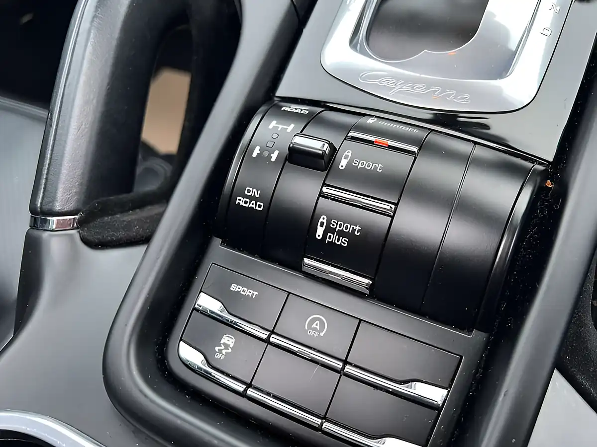 Used 2016 Porsche Cayenne S Sapphire Blue - Interior and Exterior details 18