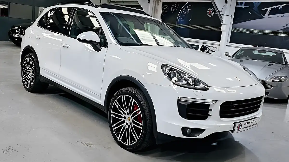Used 2016 Porsche Cayenne White - Interior and Exterior details 15