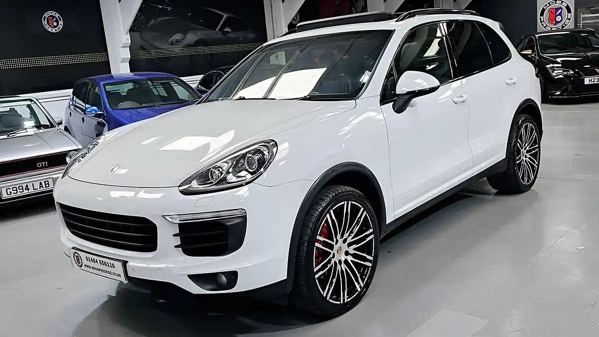 Used 2016 Porsche Cayenne White - Interior and Exterior details 16