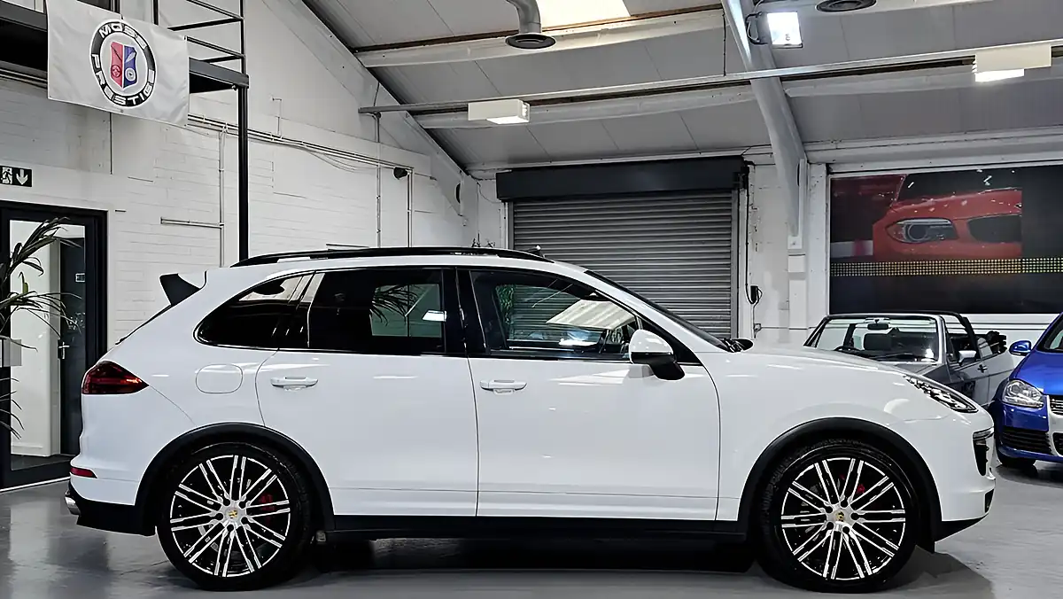 Used 2016 Porsche Cayenne White - Interior and Exterior details 5