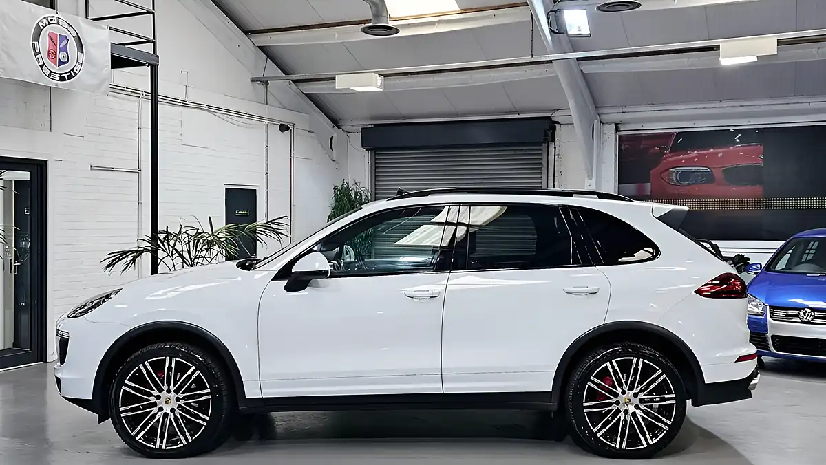 Used 2016 Porsche Cayenne White - Interior and Exterior details 6