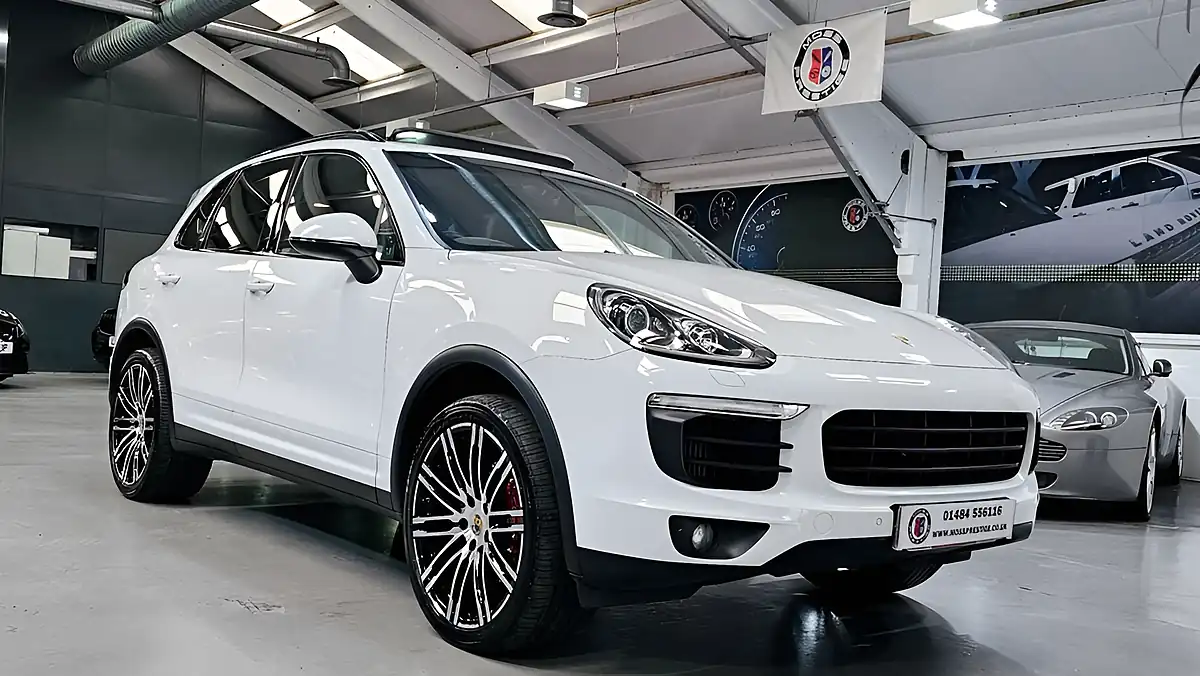 Used 2016 Porsche Cayenne White - Interior and Exterior details 8