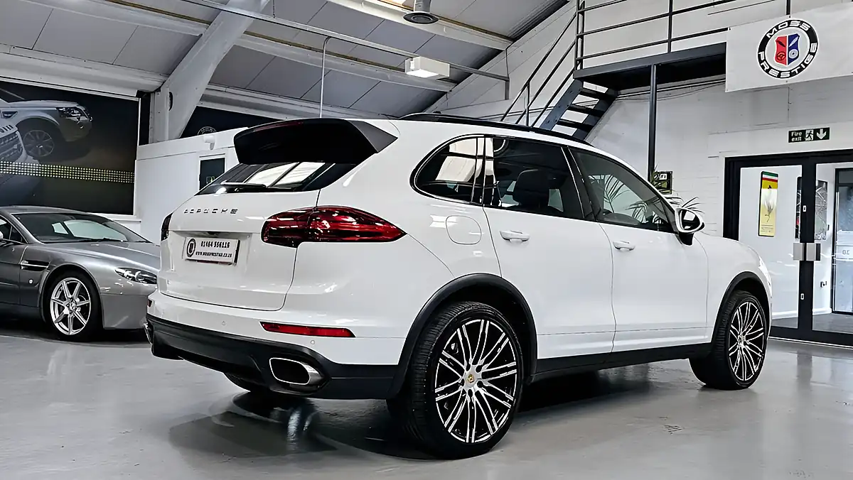 Used 2016 Porsche Cayenne White - Interior and Exterior details 9