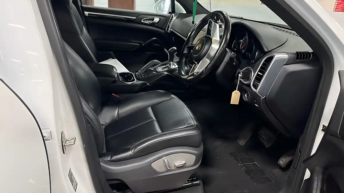 Used 2016 Porsche Cayenne White - Interior and Exterior details 16