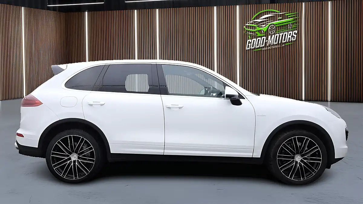 Used 2016 Porsche Cayenne White - Interior and Exterior details 5