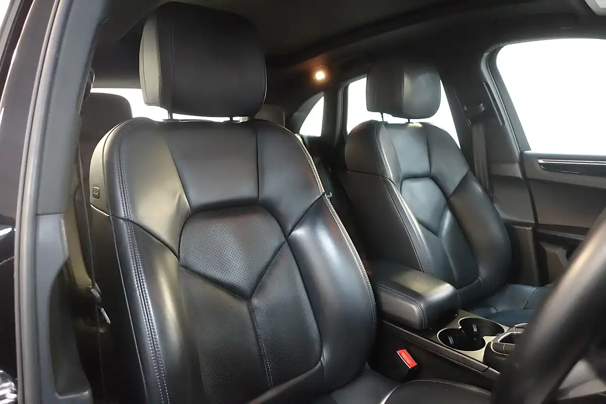 Used 2016 Porsche Macan S Black - Interior and Exterior details 10