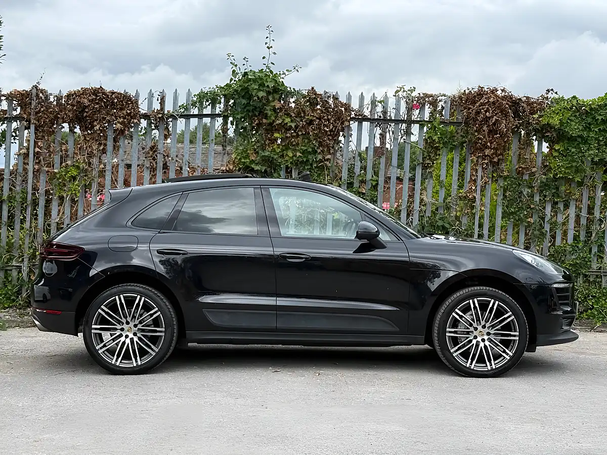 Used 2016 Porsche Macan S Black - Interior and Exterior details 7