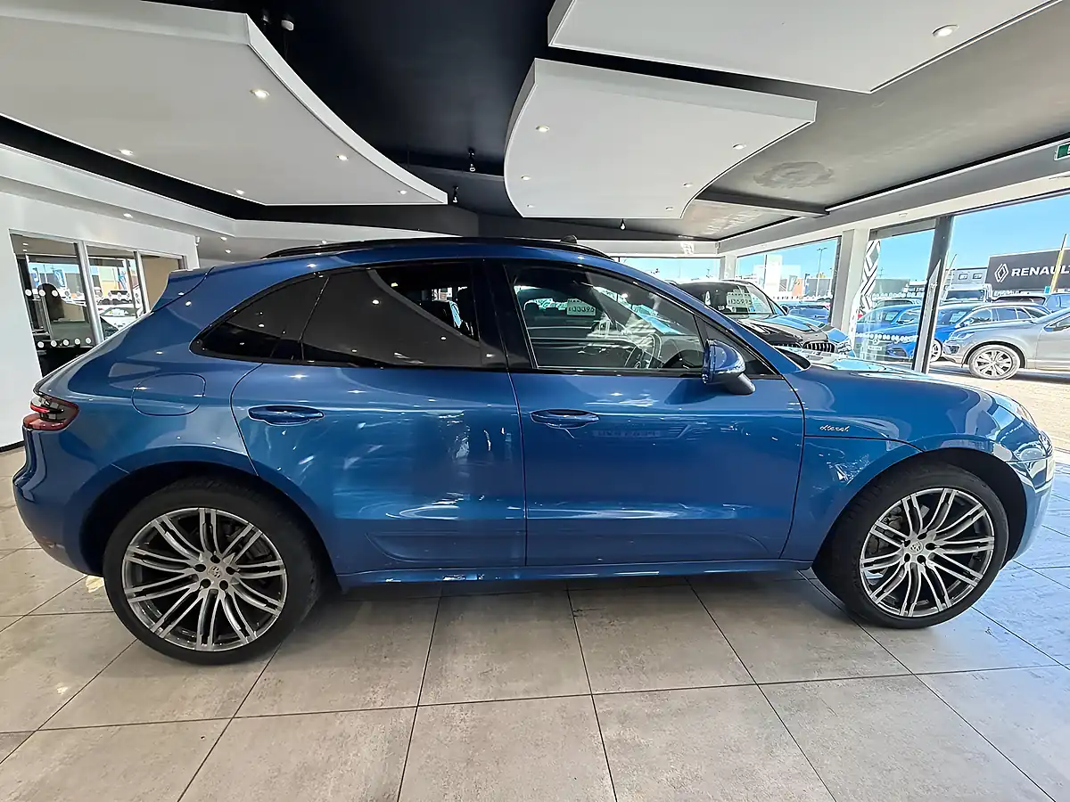 Used 2016 Porsche Macan S Blue - Interior and Exterior details 10