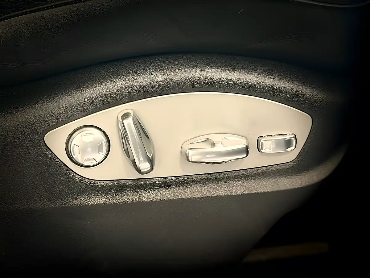 Used 2016 Porsche Macan S Blue - Interior and Exterior details 17