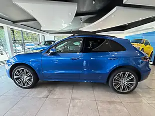 Used 2016 Porsche Macan S Blue - Interior and Exterior details 5