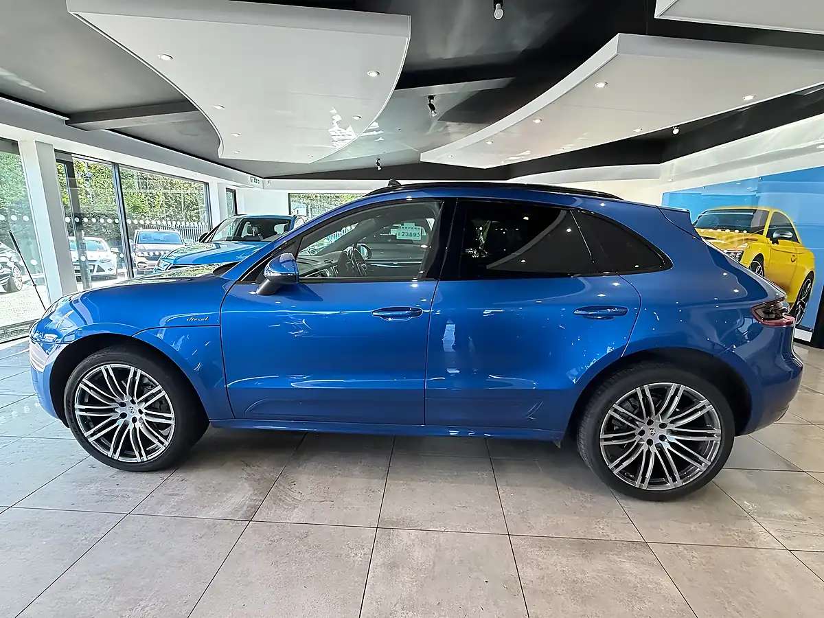 Used 2016 Porsche Macan S Blue - Interior and Exterior details 5