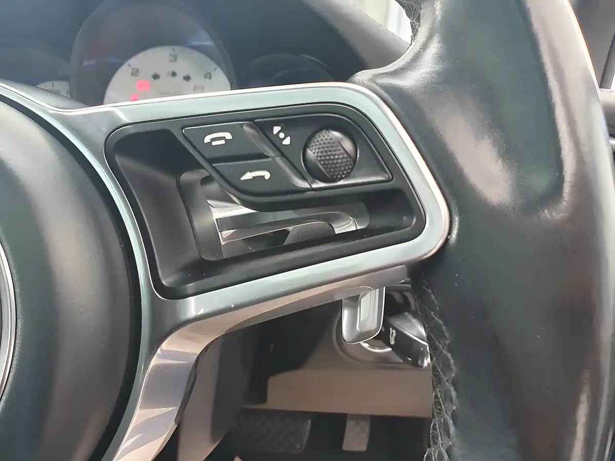 Used 2016 Porsche Macan S Blue - Interior and Exterior details 11