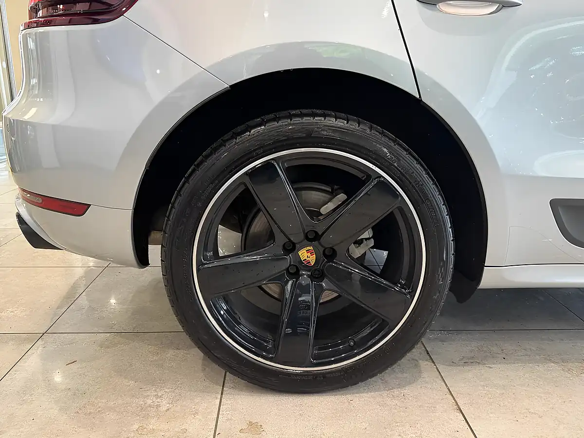 Used 2016 Porsche Macan S Silver - Interior and Exterior details 10
