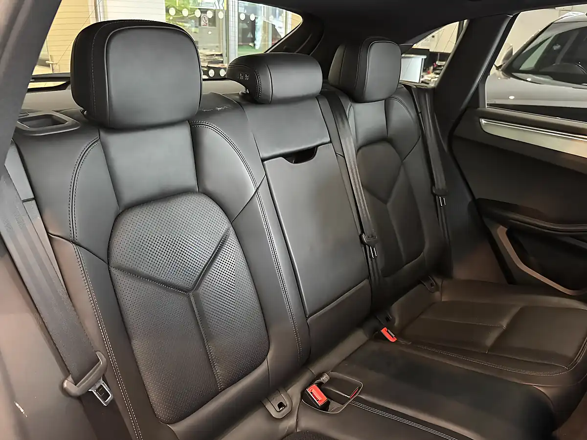 Used 2016 Porsche Macan S Silver - Interior and Exterior details 12