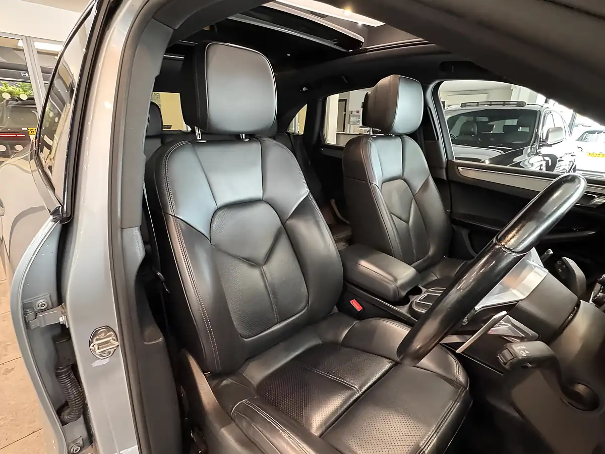 Used 2016 Porsche Macan S Silver - Interior and Exterior details 14