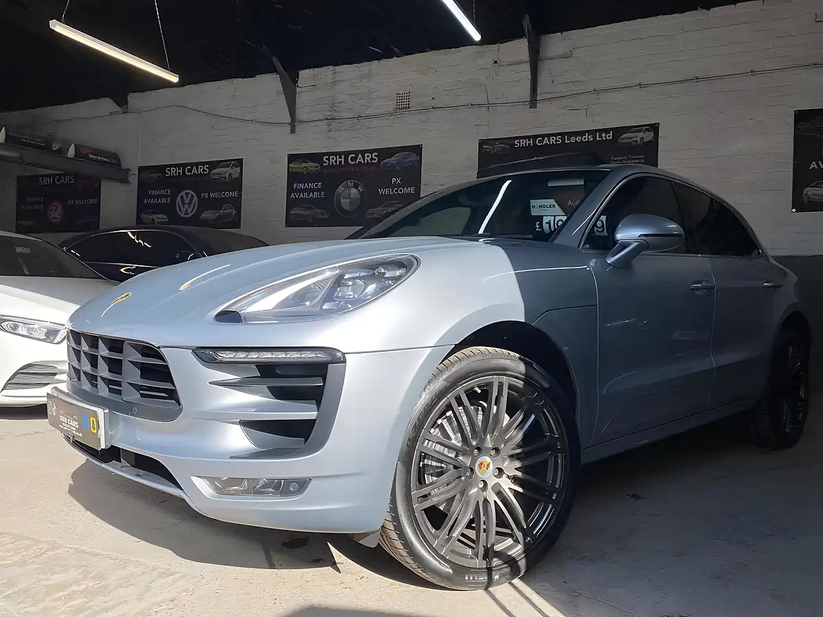 Used 2016 Porsche Macan S Silver - Interior and Exterior details 12