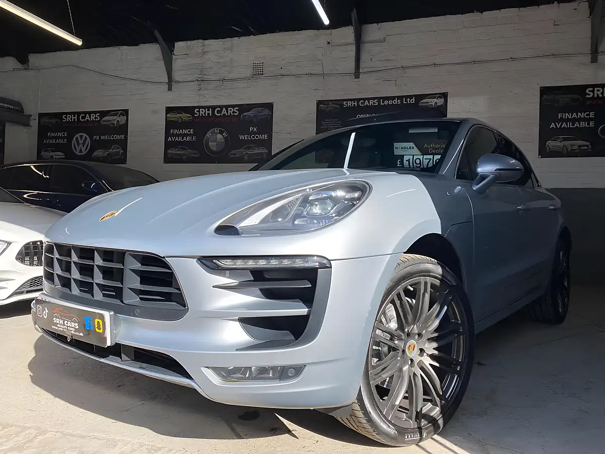 Used 2016 Porsche Macan S Silver - Interior and Exterior details 13