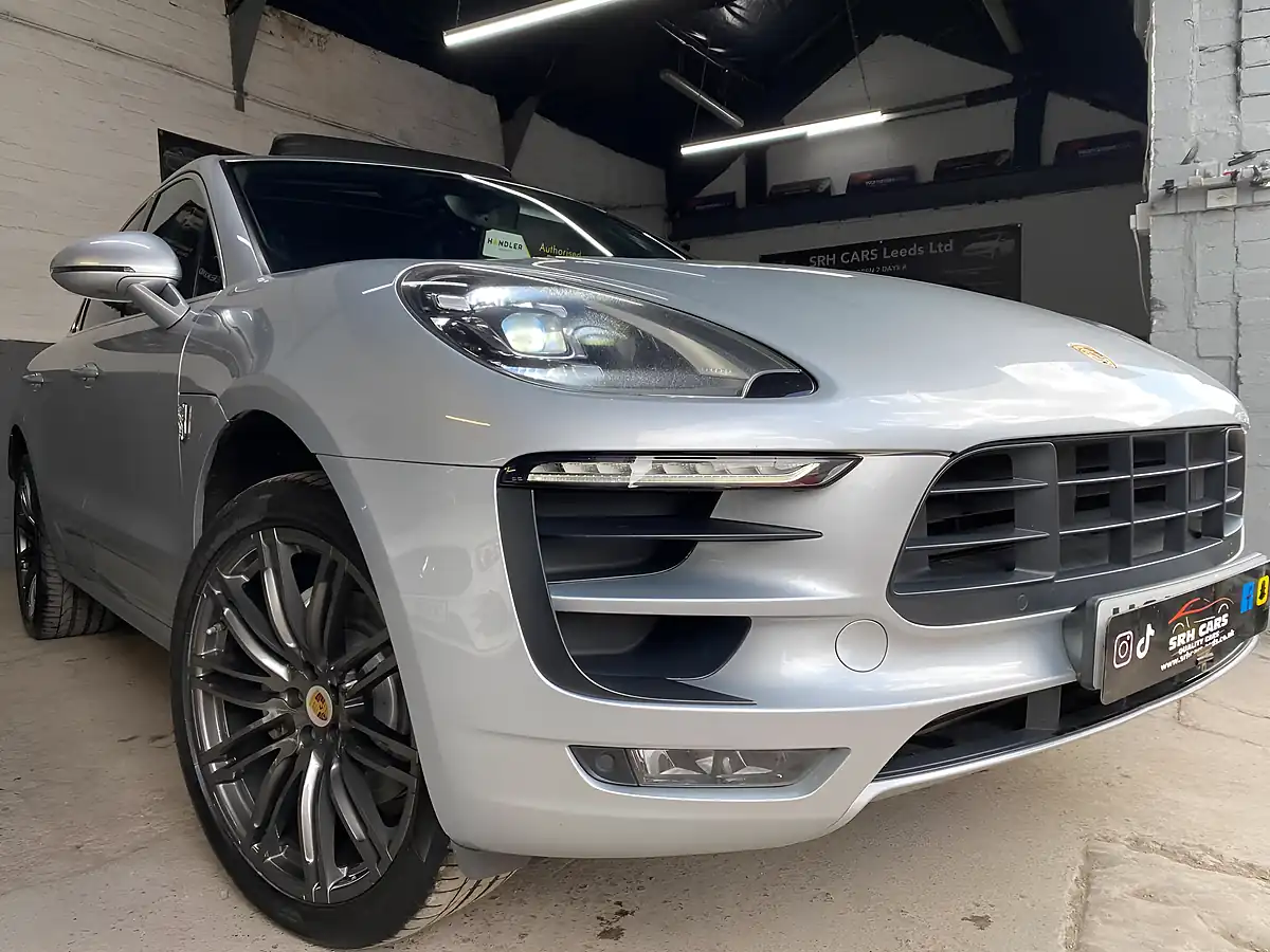 Used 2016 Porsche Macan S Silver - Interior and Exterior details 6