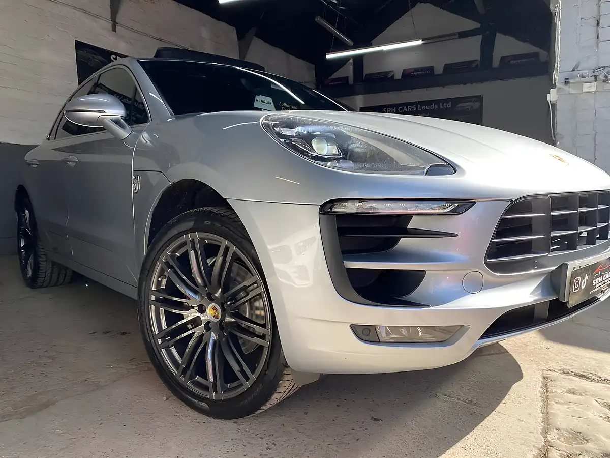 Used 2016 Porsche Macan S Silver - Interior and Exterior details 8
