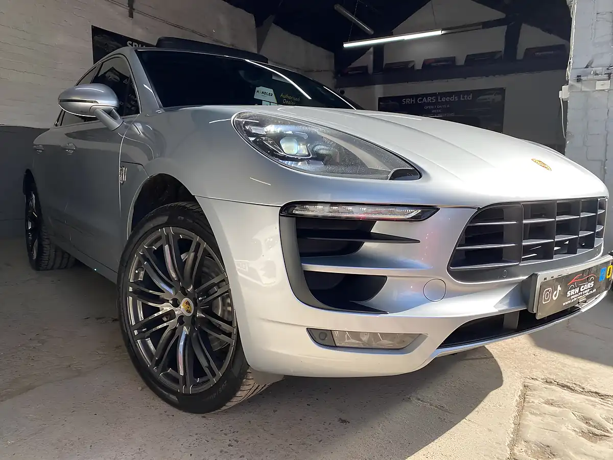 Used 2016 Porsche Macan S Silver - Interior and Exterior details 9