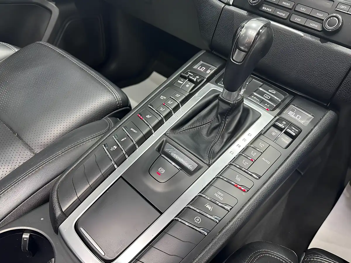 Used 2016 Porsche Macan S White - Interior and Exterior details 14